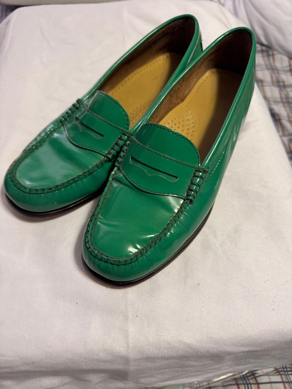 Vintage Women's 8 G H Bass Weeguns Penny Loafers green